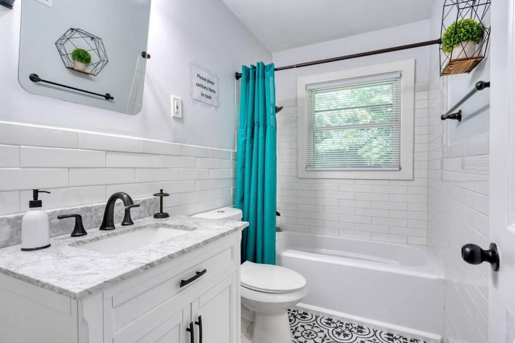 2Br 1Ba Duplex House King Beds Great For Small Groups Close To All Uptown Charlotte Attractions ภายนอก รูปภาพ
