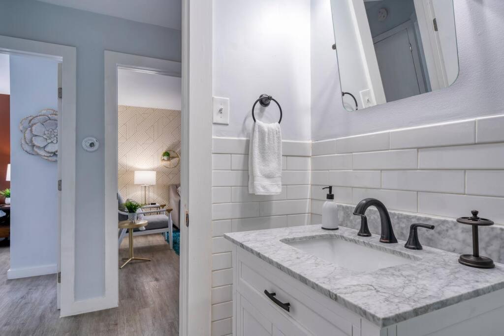 2Br 1Ba Duplex House King Beds Great For Small Groups Close To All Uptown Charlotte Attractions ภายนอก รูปภาพ