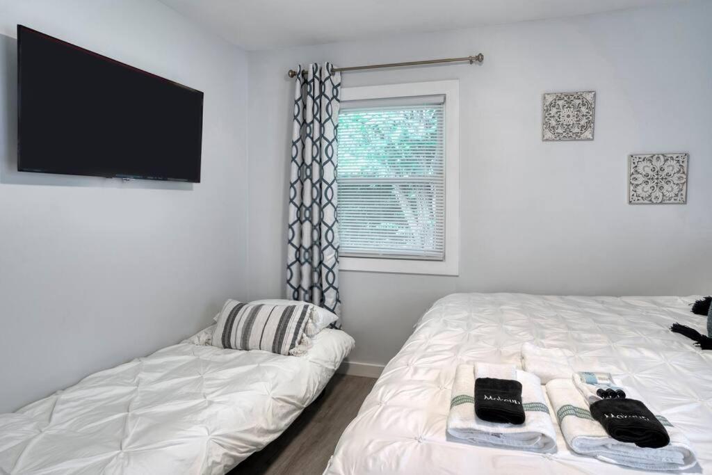 2Br 1Ba Duplex House King Beds Great For Small Groups Close To All Uptown Charlotte Attractions ภายนอก รูปภาพ
