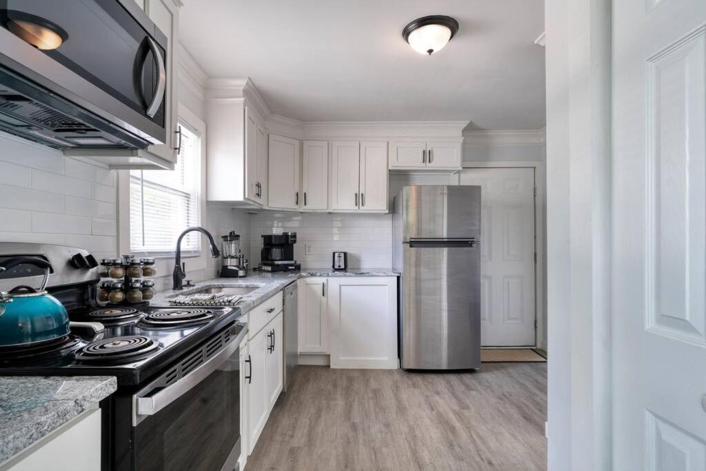 2Br 1Ba Duplex House King Beds Great For Small Groups Close To All Uptown Charlotte Attractions ภายนอก รูปภาพ
